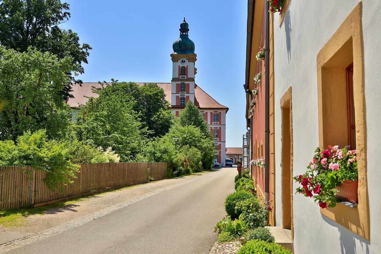 Hotel Kloster-Gasthof Speinshart Eschenbach in der Oberpfalz エクステリア 写真